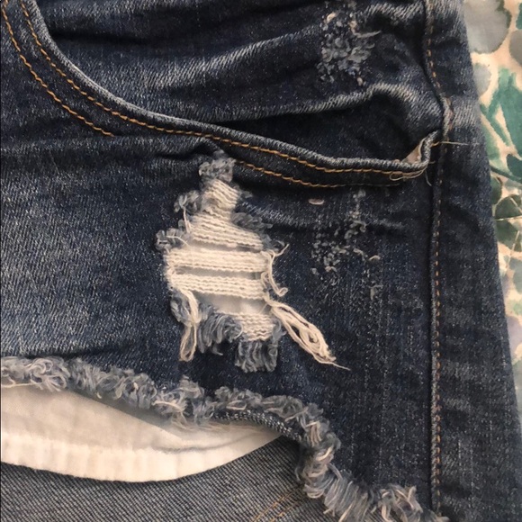 Size 8 destroyed denim short shorts - Picture 3 of 3